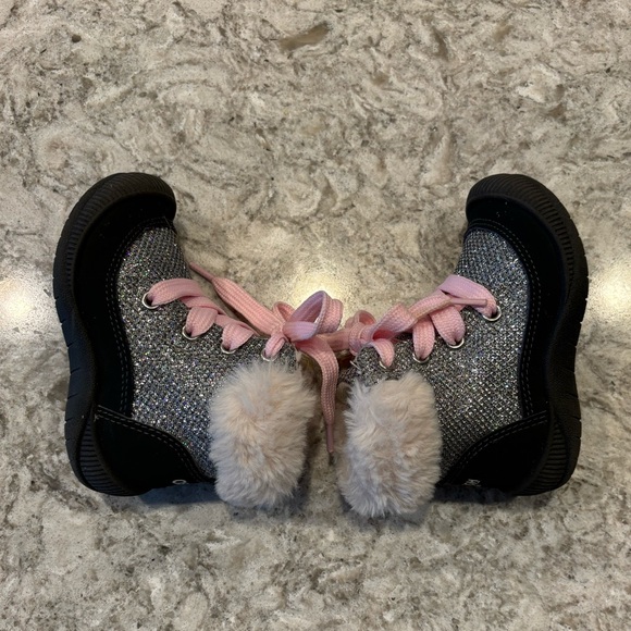 OshKosh Boots Size 5 - Picture 7 of 10